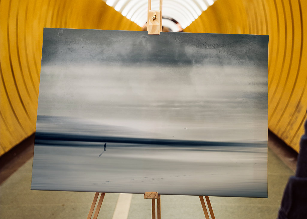 Ensom turgåer på stranden