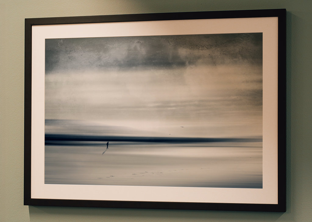 Ensom turgåer på stranden