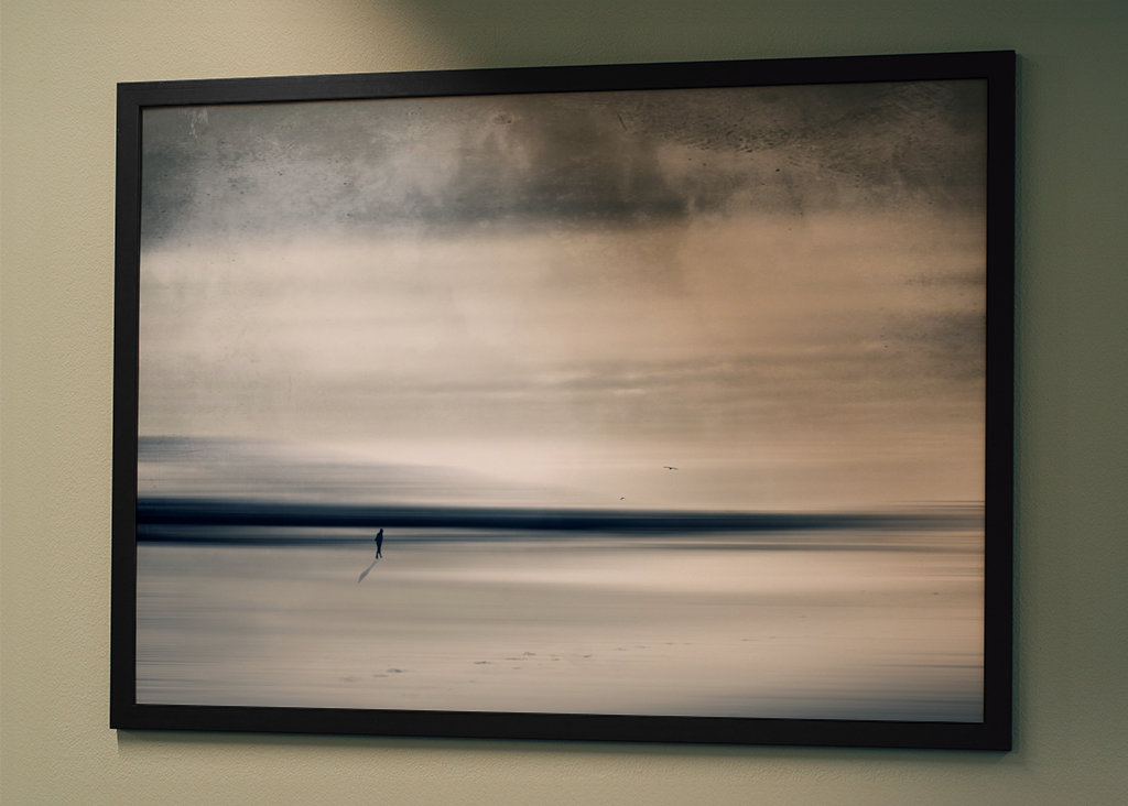 Ensom turgåer på stranden