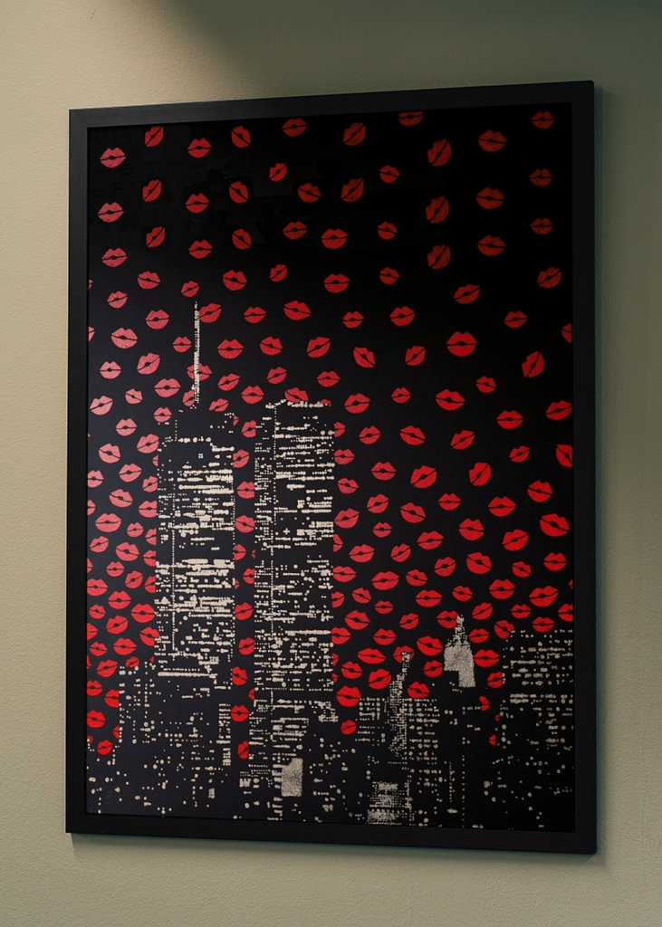 LOVE KISSES OVER NEW YORK