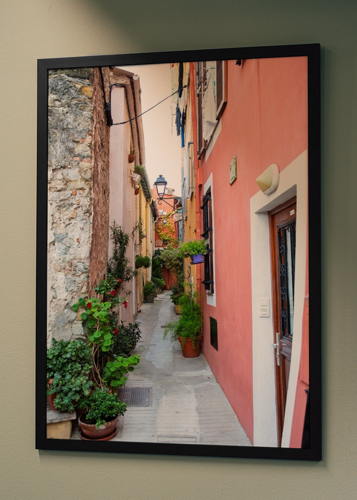 Een smal steegje in Menton