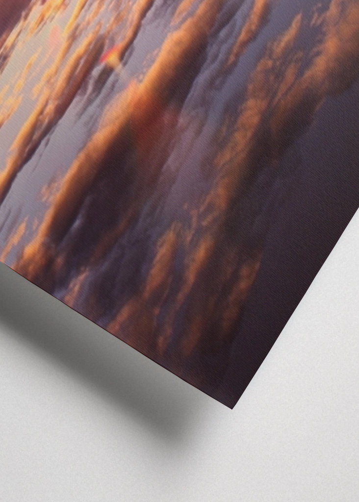 Auringonlasku järvellä