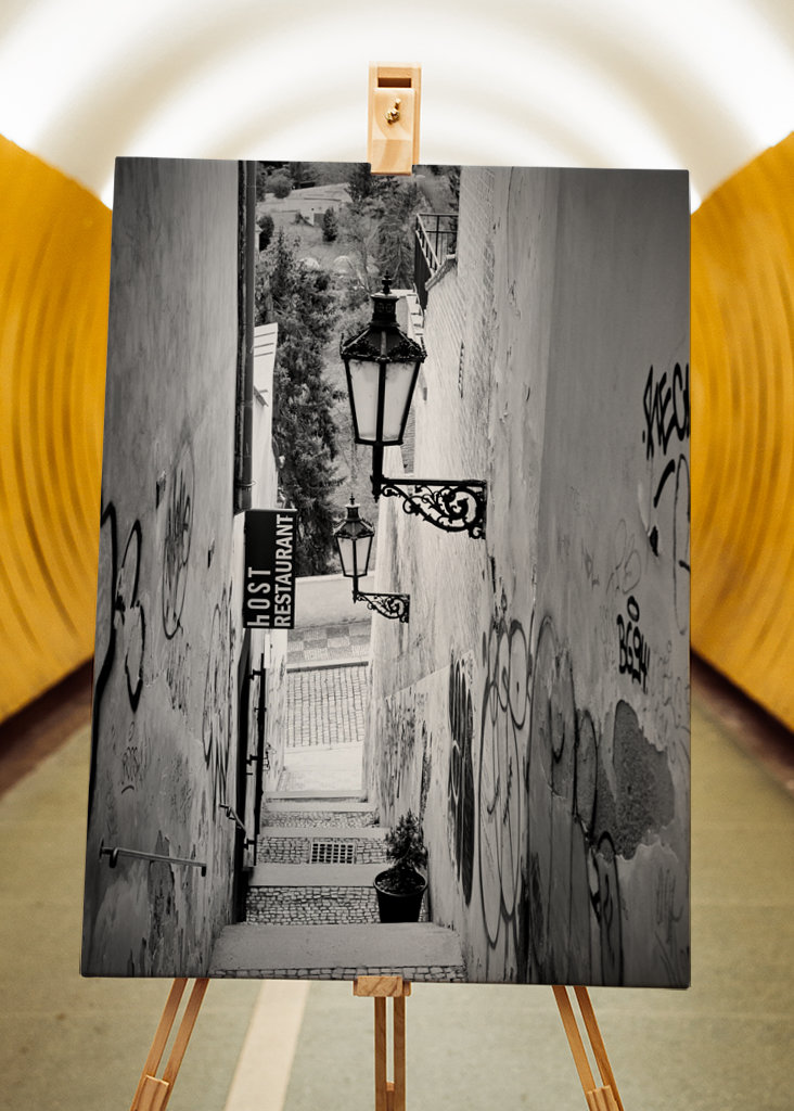 Trappe med gamle lanterner