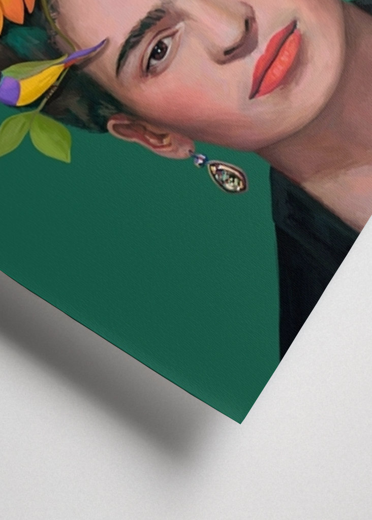 Kvinde med blomster og fugle