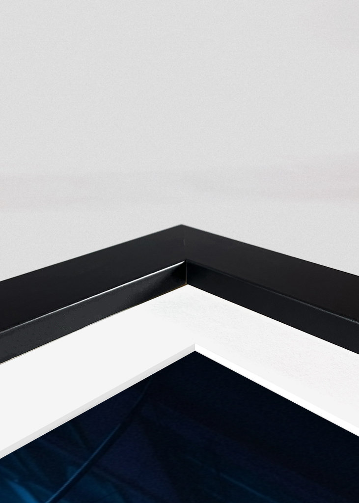 Coche clásico en callejón