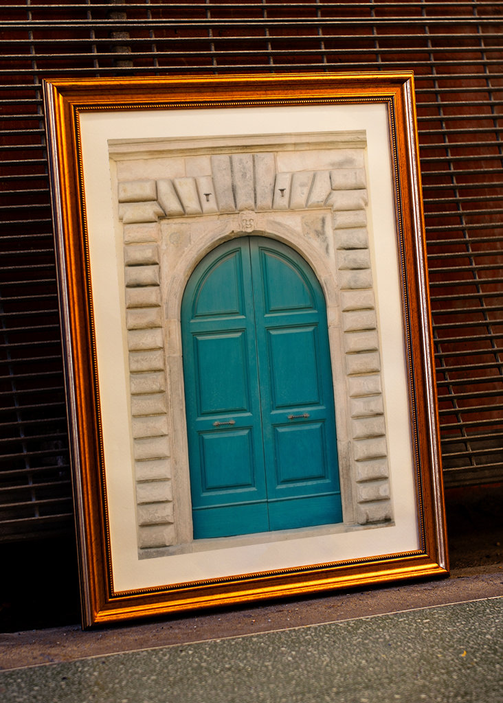 Türkiz ajtó Luccában, Olaszország