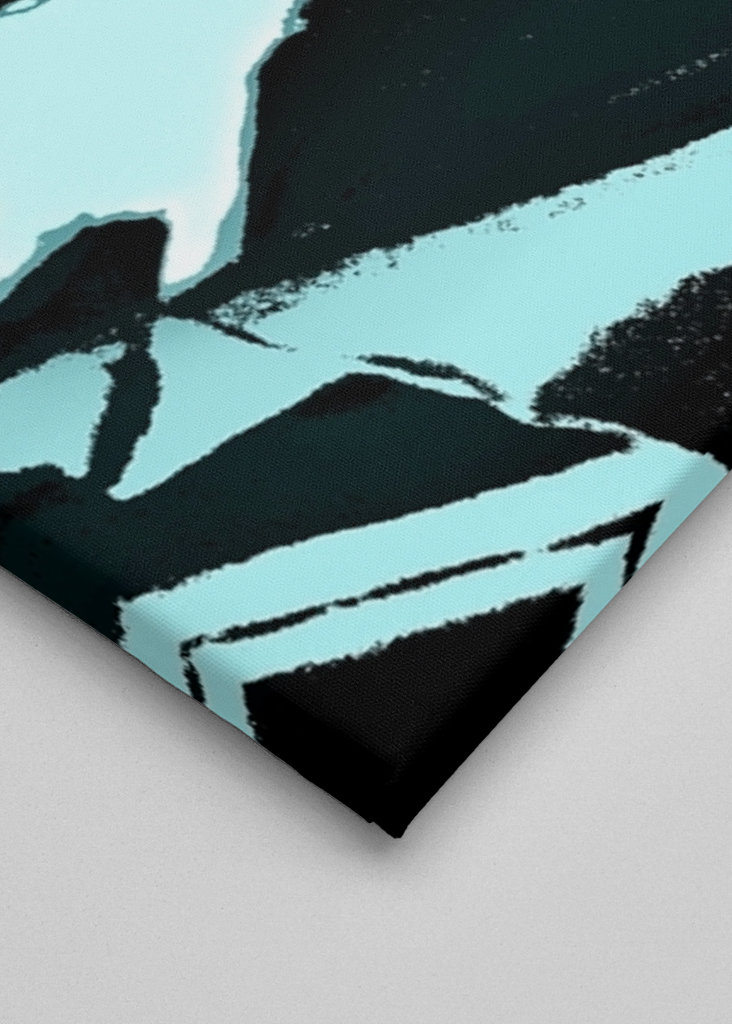 Frau im blauen Kleid