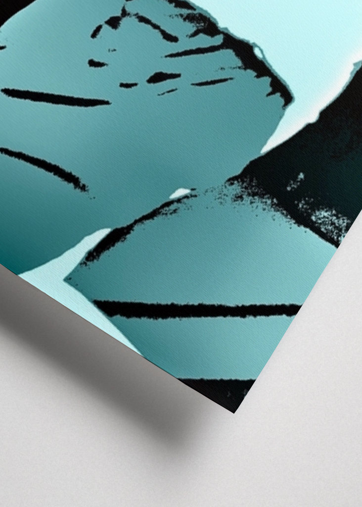 Frau im blauen Kleid