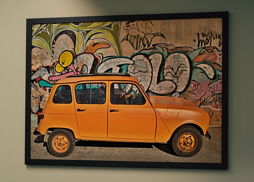 Renault 4 in orange
