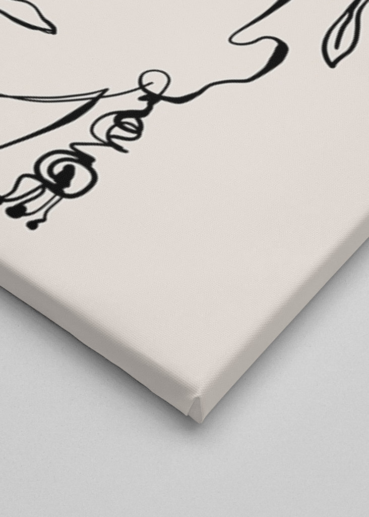 Donna con fiori tra i capelli