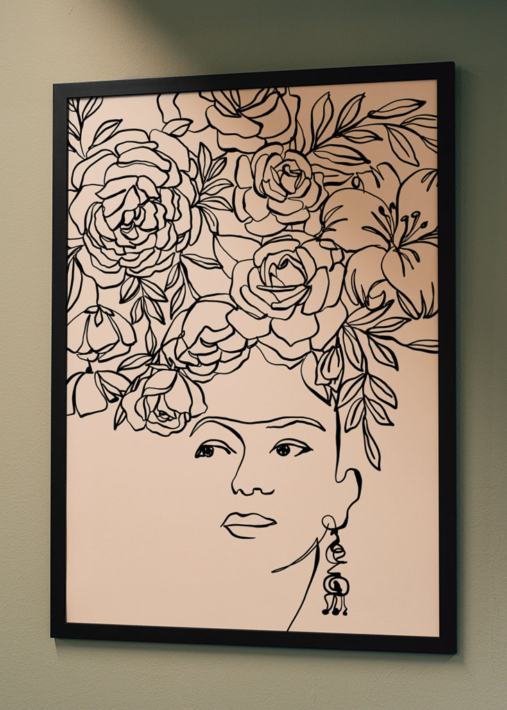 Donna con fiori tra i capelli