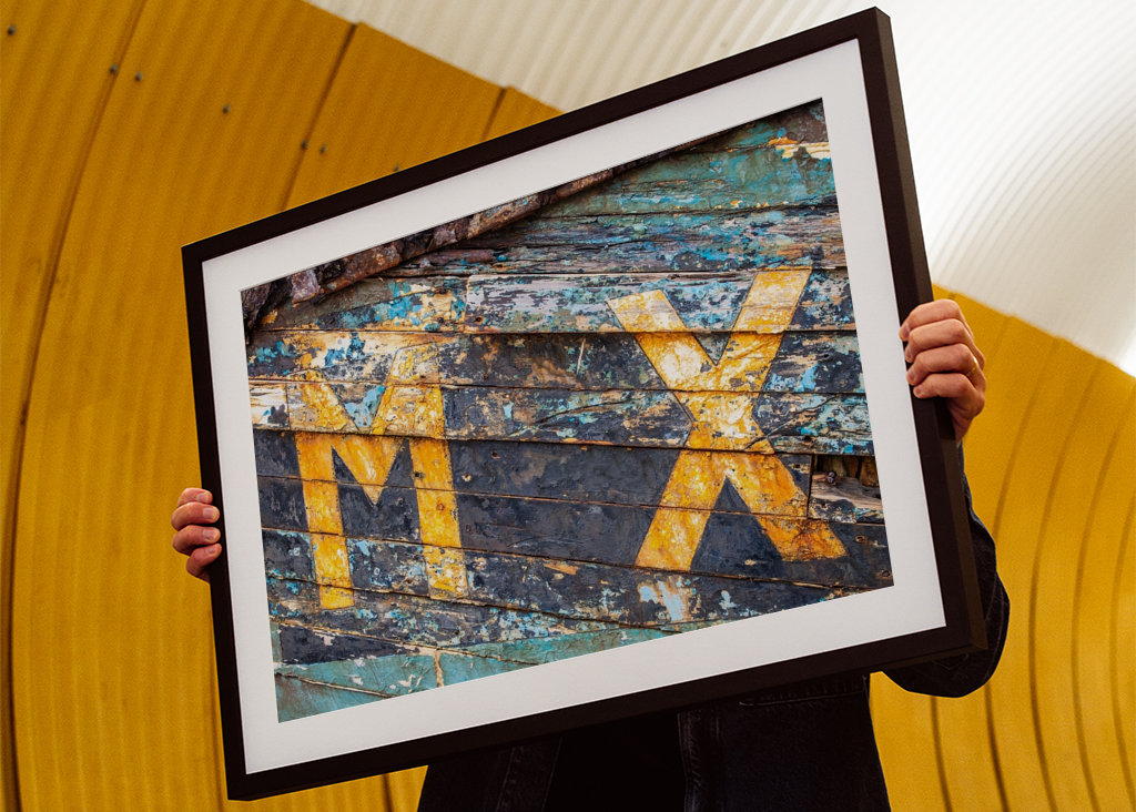 Bogstaver på farverigt træ 