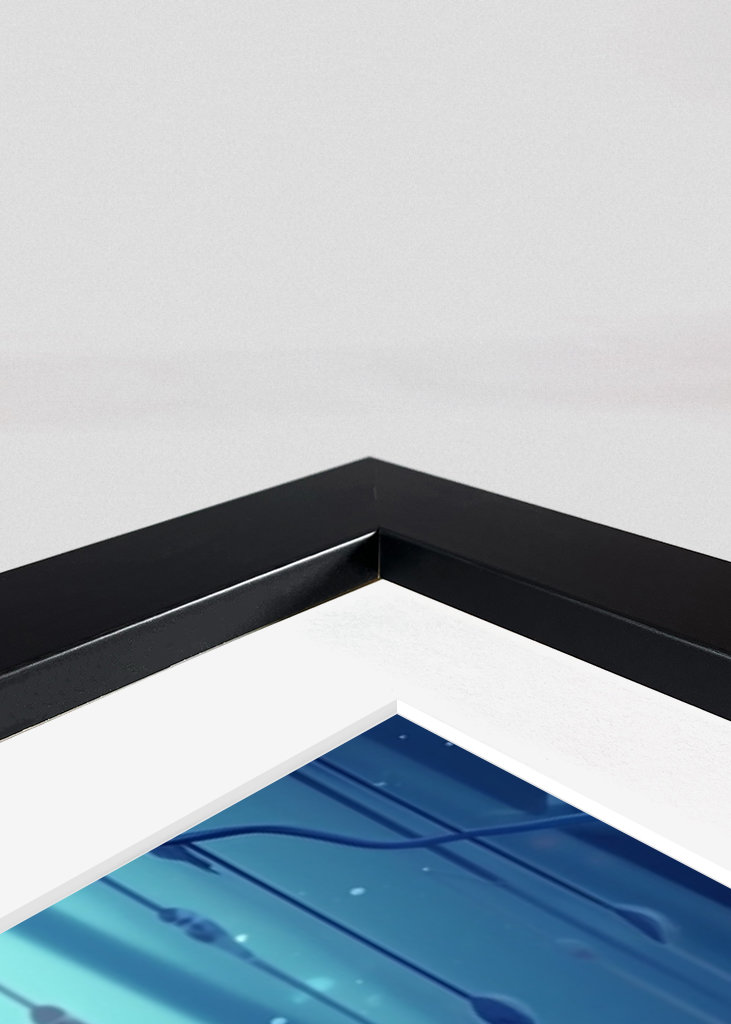 Fenicottero acquatico nella foresta