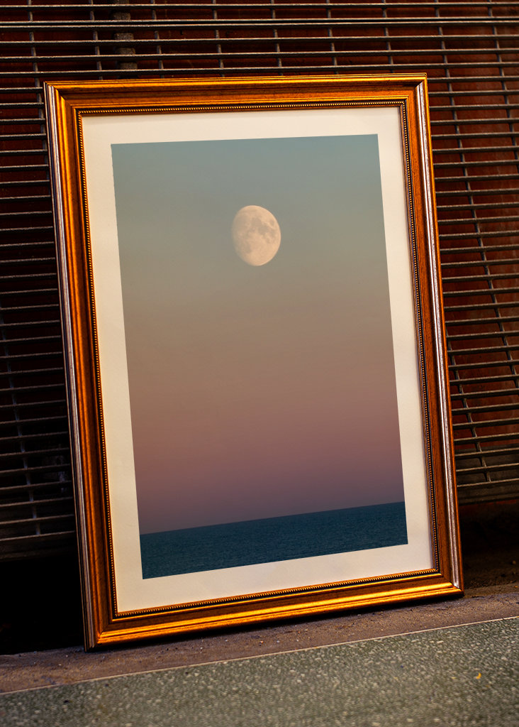 Månen över havets horisont