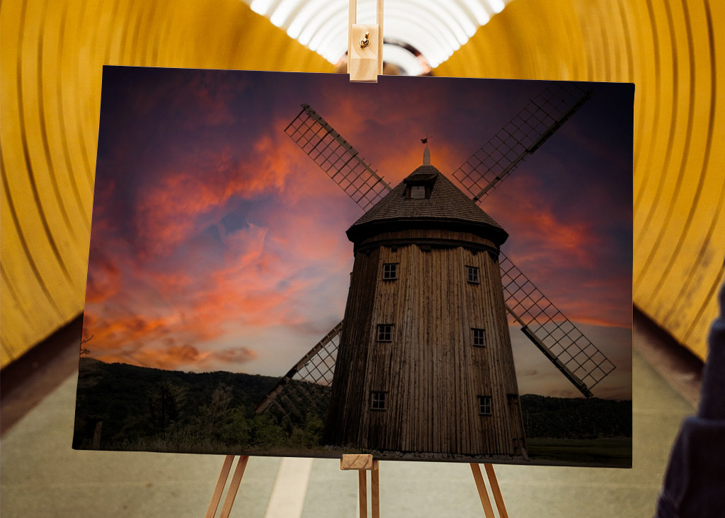 Molino de viento al atardecer