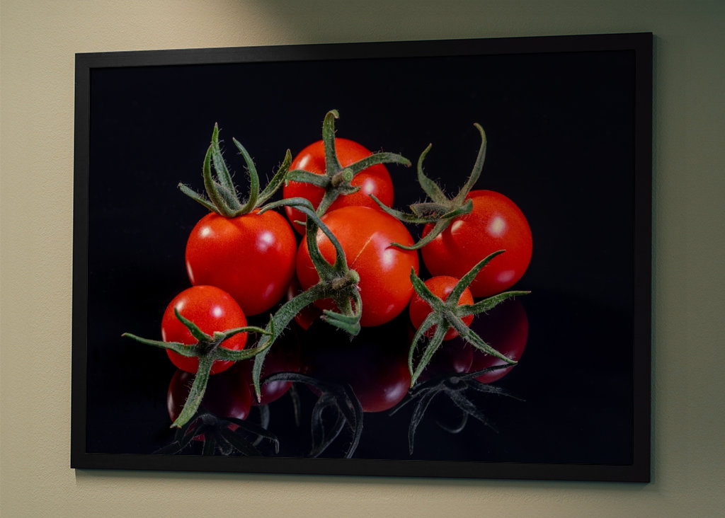 Tomaten op een zwarte achtergrond