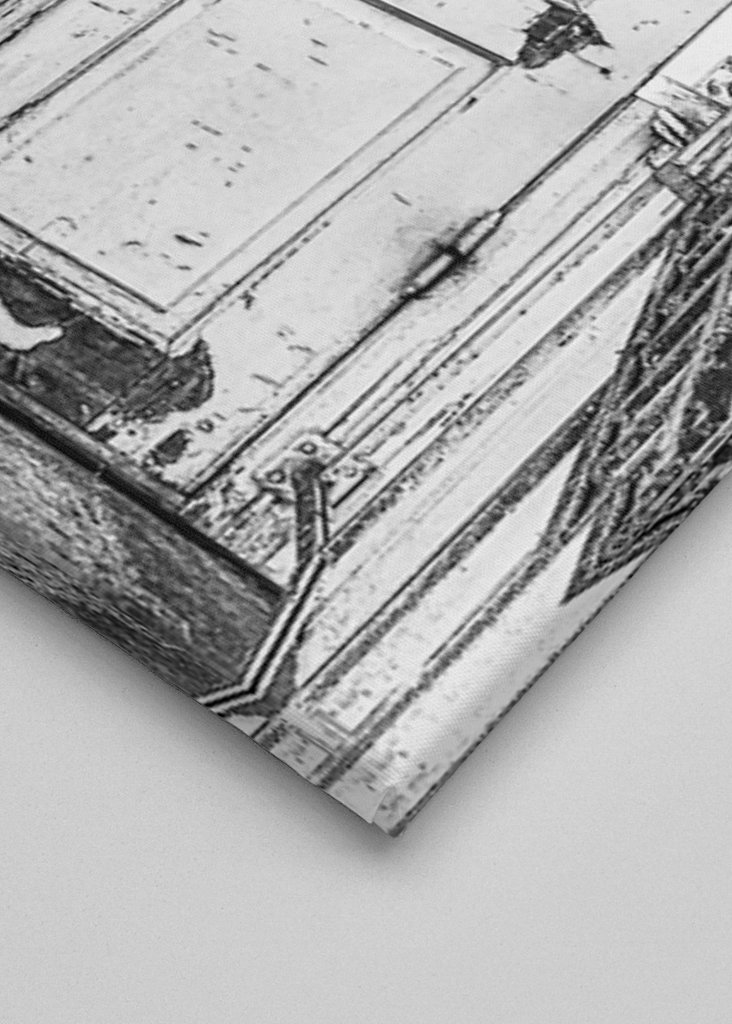 Deur met patina in zwart en wit