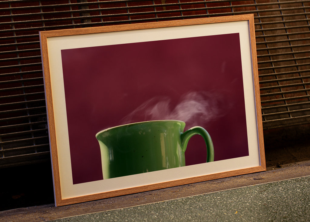 Eine Tasse dampfender Kaffee