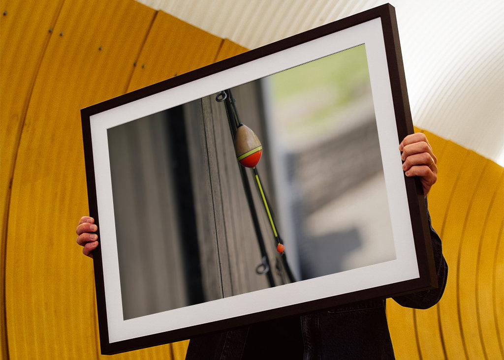 Angel an einer Fischerhütte