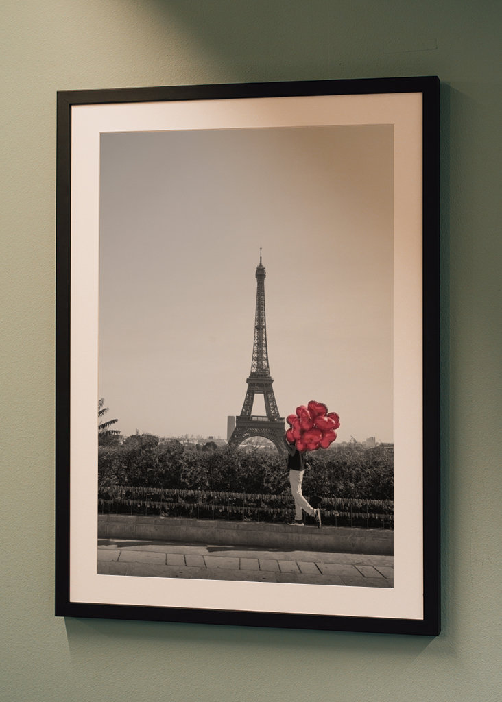 Torre Eiffel con palloncini rossi 