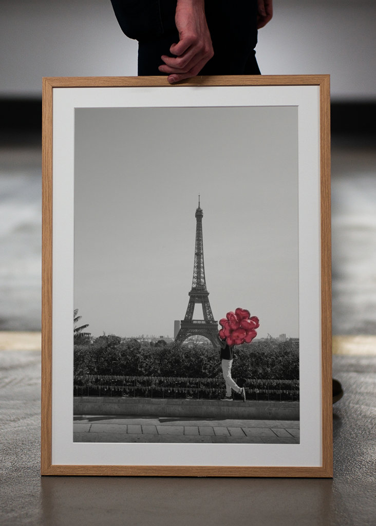 Torre Eiffel con palloncini rossi 