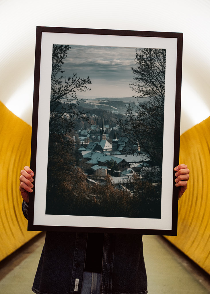 Piccolo villaggio innevato 