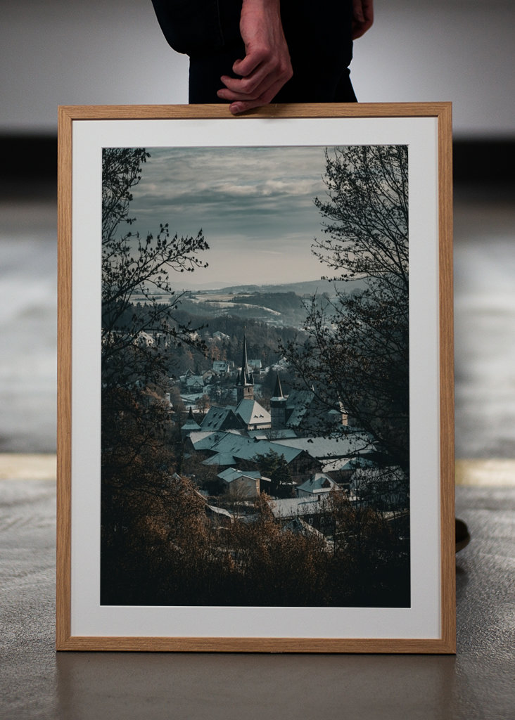 Piccolo villaggio innevato 