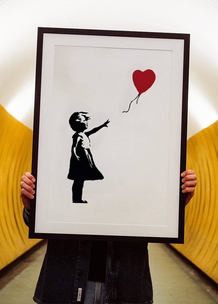 Červený balónek dívka