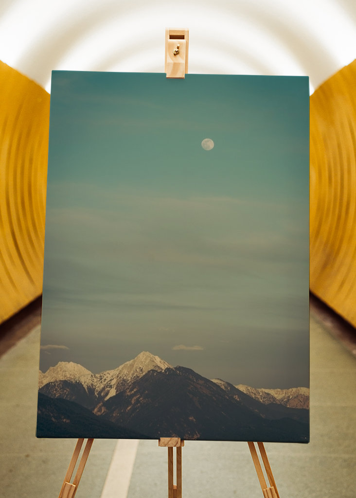 As montanhas e a lua