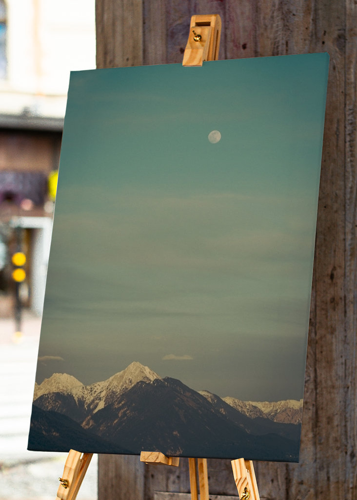 As montanhas e a lua