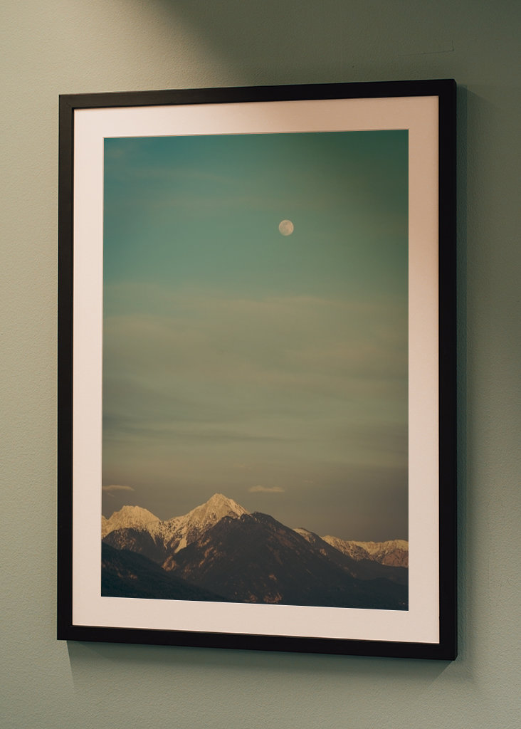 As montanhas e a lua