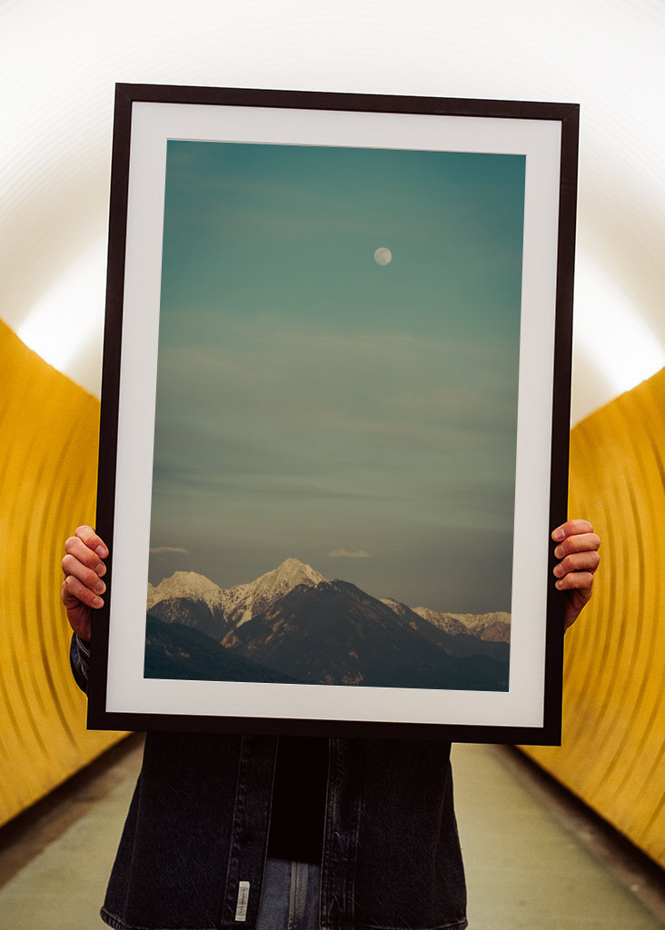 As montanhas e a lua