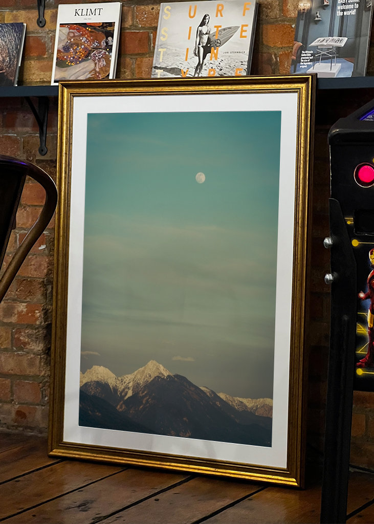 As montanhas e a lua