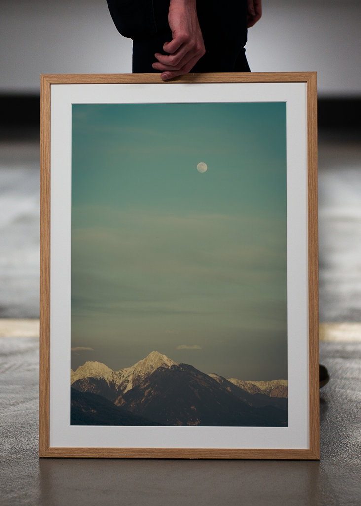 As montanhas e a lua