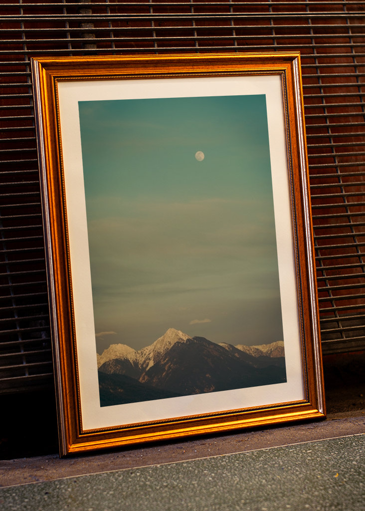 As montanhas e a lua