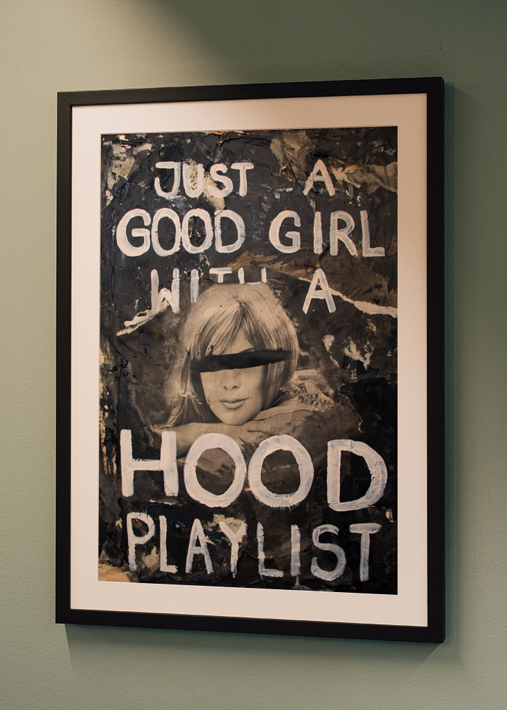 Jó lány kapucnis lejátszási listával