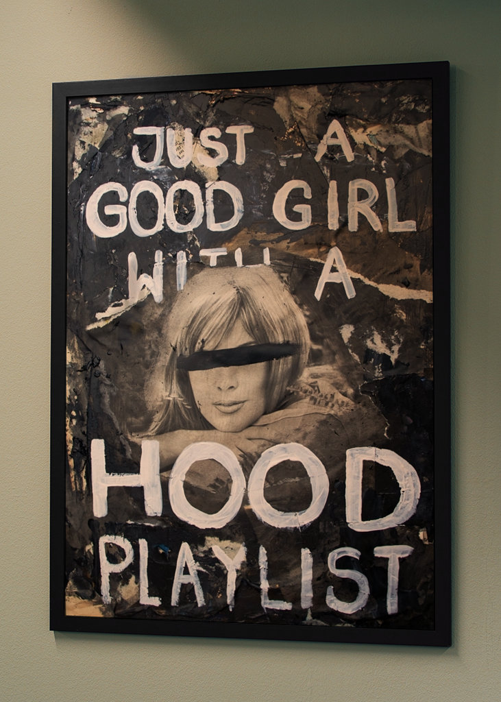 Jó lány kapucnis lejátszási listával