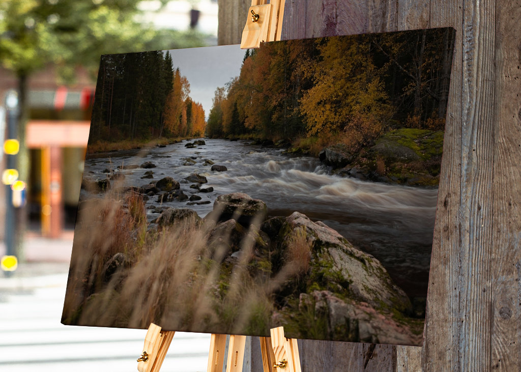 Herbst und Stromschnellen