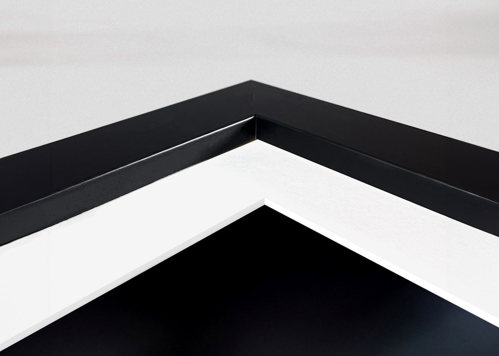 Lyserød blomst med en bi