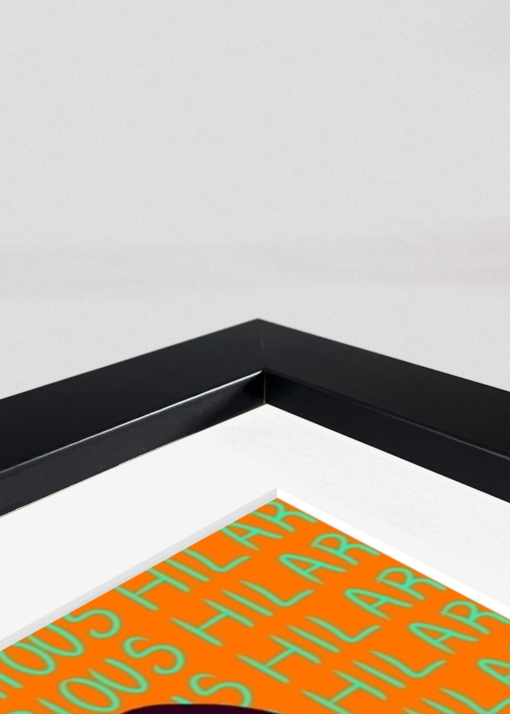 Śmiejący się koń z motylem