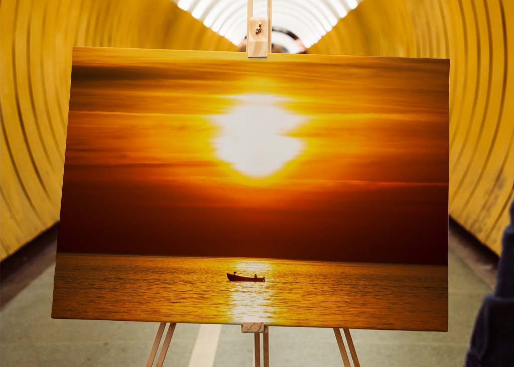 Petit bateau au coucher du soleil