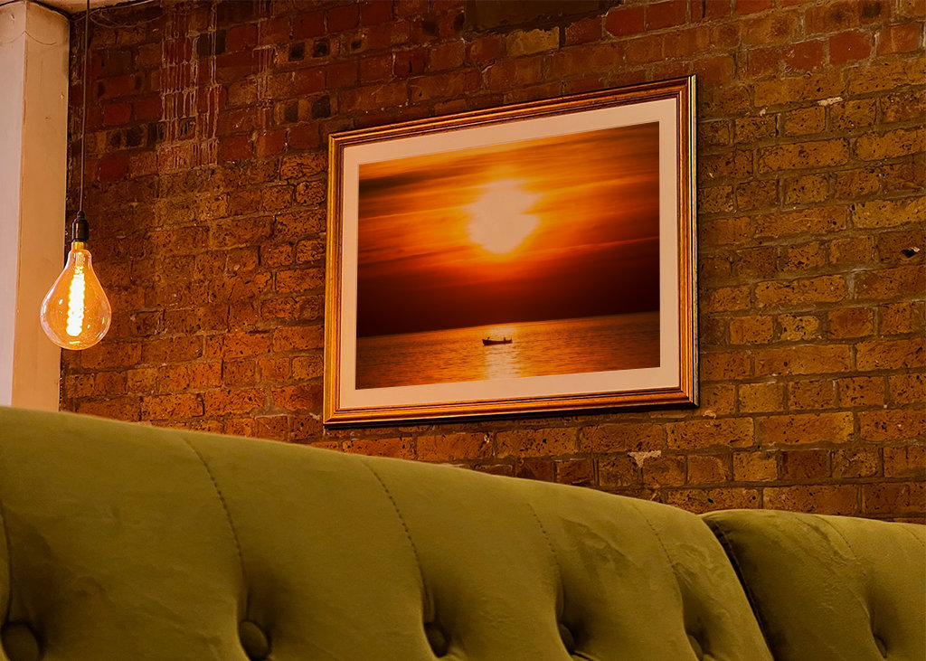 Petit bateau au coucher du soleil