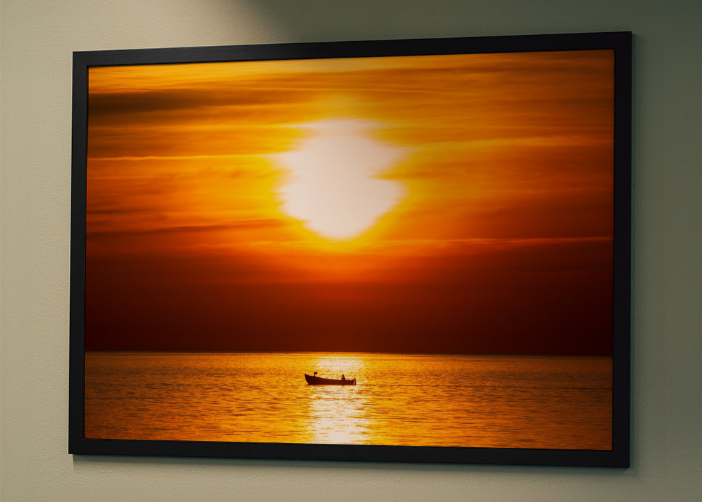 Petit bateau au coucher du soleil