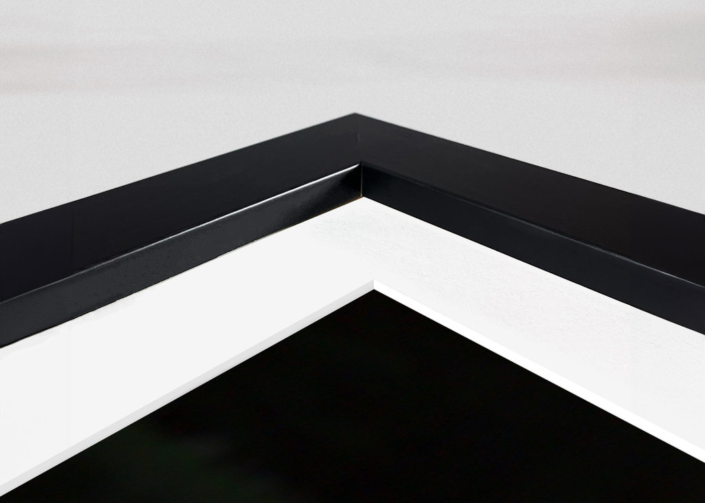 Onde illuminate nel lago