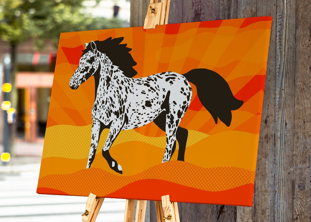 Plettet hest ved solnedgang