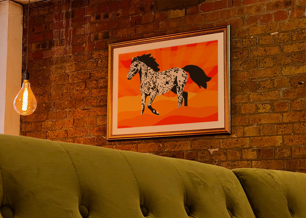 Plettet hest ved solnedgang