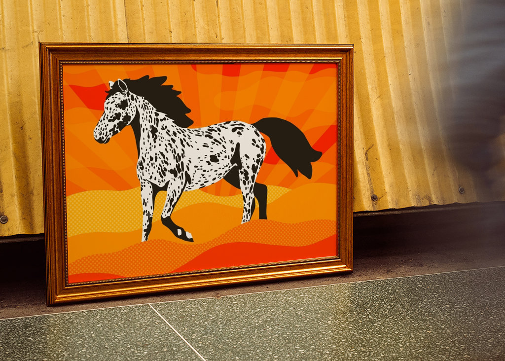 Plettet hest ved solnedgang