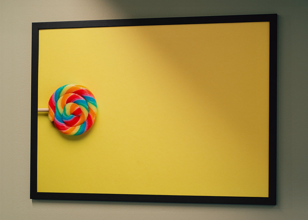 Regenbogen-Lutscher auf gelb