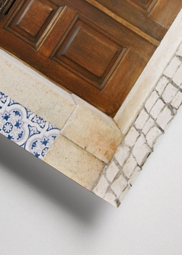 Oude bruine deur Portugal