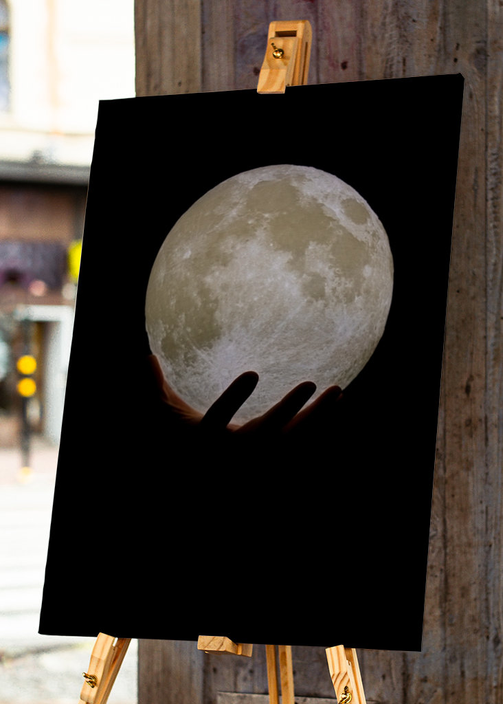 I've got the moon in my hands